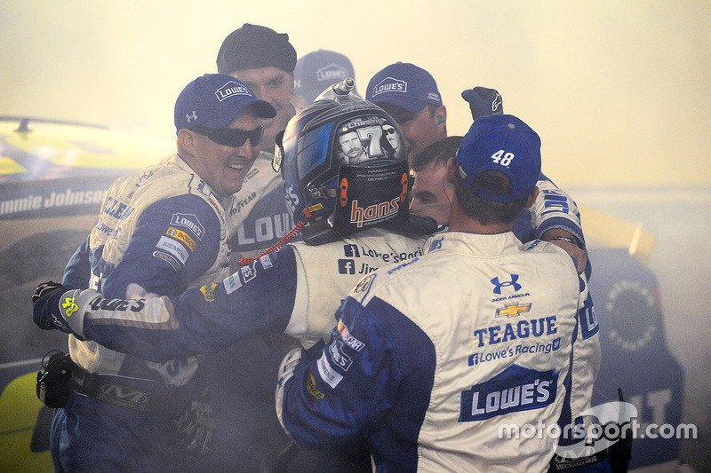 Jimmie Johnson, Hendrick Motorsports Chevrolet, vainqueur de la course et champion 2016