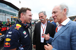 Руководитель Red Bull Racing Кристиан Хорнер и председатель Formula One Group Чейз Кэри