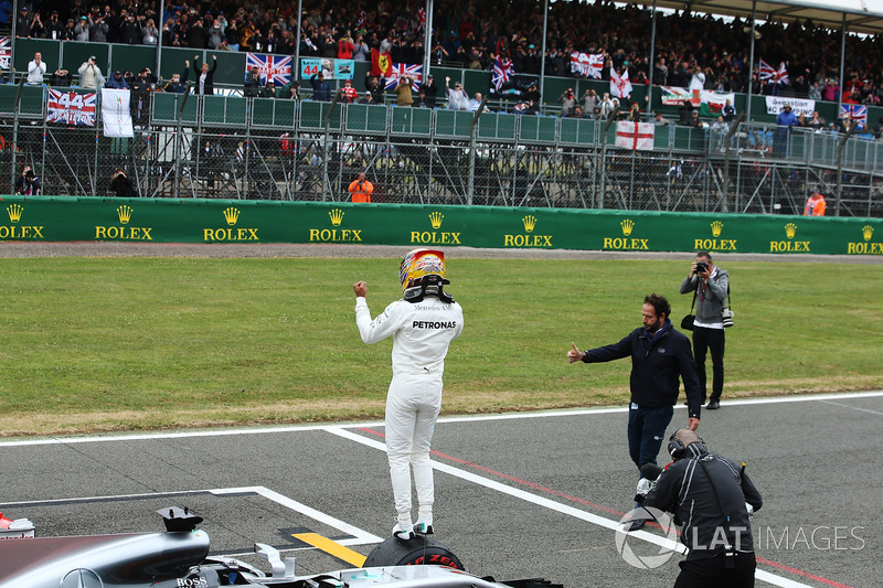 Ganador de la pole Lewis Hamilton, Mercedes AMG F1