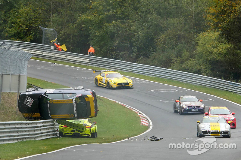 Ongeval Kevin Estre, Matteo Cairoli, Manthey Racing, Porsche 911 GT3-R, Reiner Thomas, Manfred Schmitz, BMW 318is