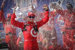 Kyle Larson, Chip Ganassi Racing Chevrolet, celebra