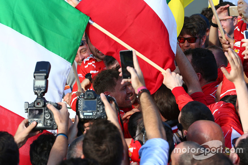 El ganador Sebastian Vettel, Ferrari