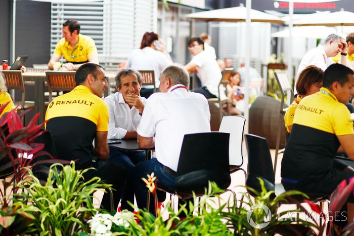 Cyril Abiteboul, Alain Prost y Helmut Marko