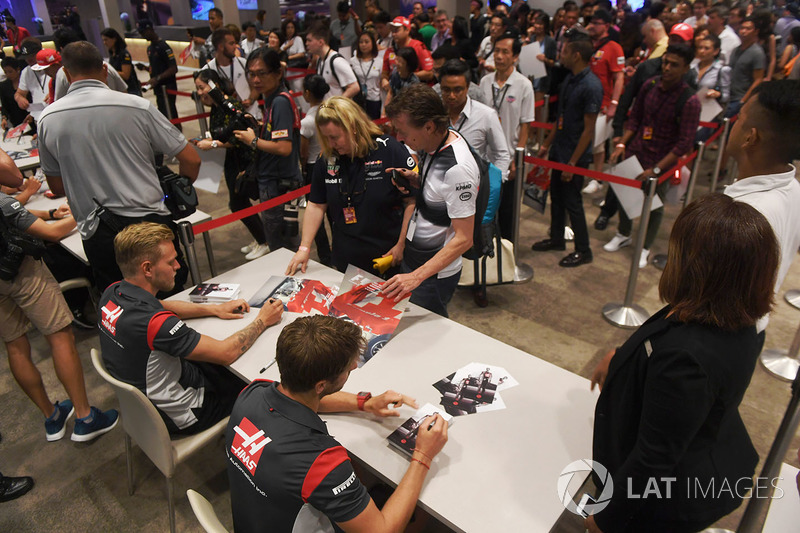 Kevin Magnussen, Haas F1 Team and Romain Grosjean, Haas F1 Team