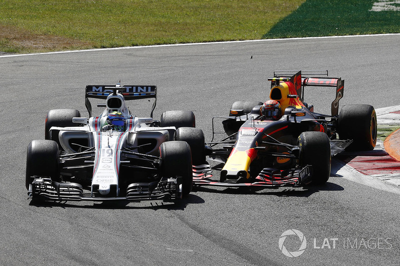 Ainda no começo da prova, problemas para Max Verstappen: o holandês se tocou com Felipe Massa, sofreu um furo de pneu e viu qualquer chance de bom resultado escapar de seu alcance.