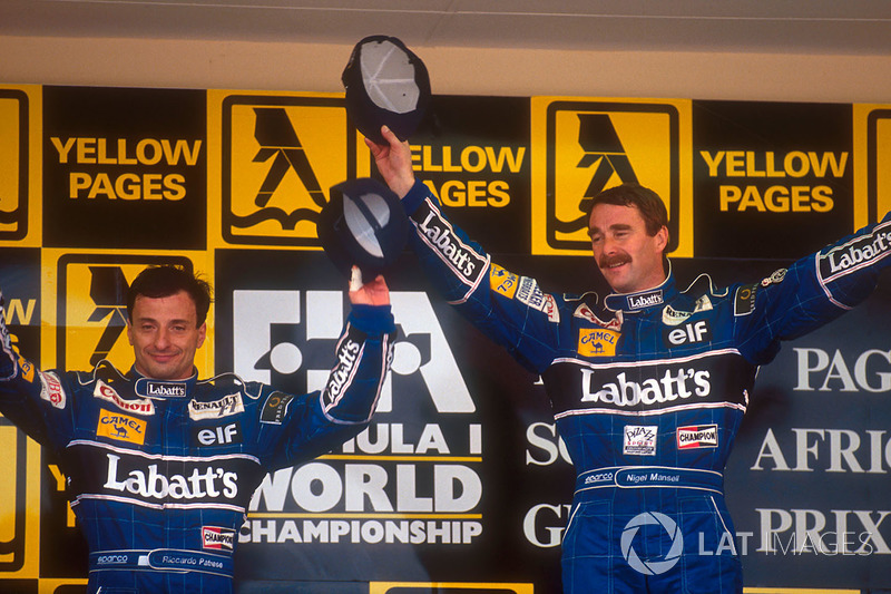 Podium: winnaar Nigel Mansell, Williams, tweede plaats Riccardo Patrese, Williams