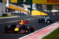 Max Verstappen, Red Bull Racing RB13, Lewis Hamilton, Mercedes AMG F1 W08