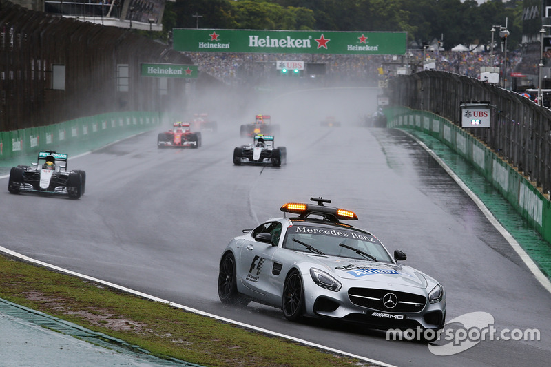 Safety-Car-Phase: Lewis Hamilton, Mercedes AMG F1 W07 Hybrid, führt