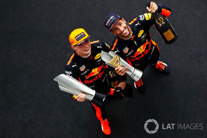 Max Verstappen, Red Bull Racing y Daniel Ricciardo, Red Bull Racing con sus trofeos