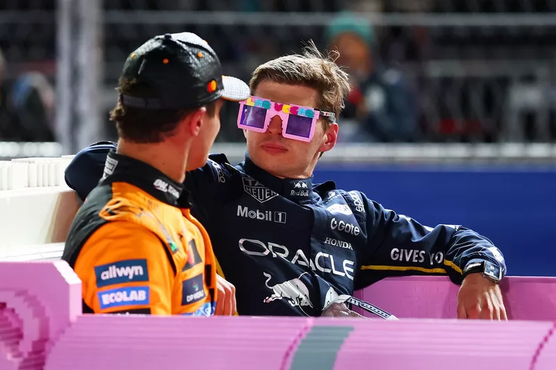 Lando Norris, McLaren, Max Verstappen, Red Bull Racing