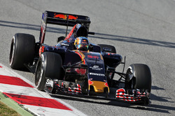 Карлос Сайнс мл., Scuderia Toro Rosso STR11
