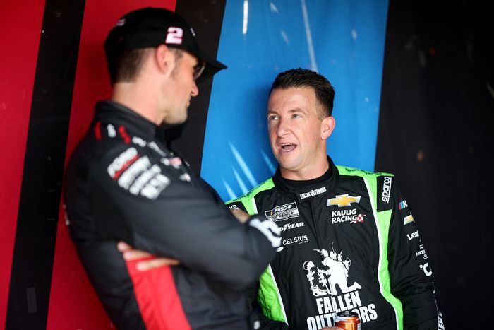 Austin Cindric, Team Penske Ford, AJ Allmendinger, Kaulig Racing Chevrolet