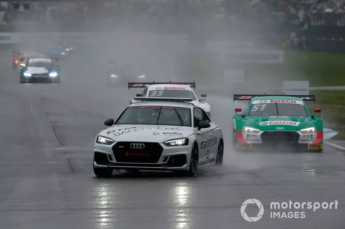 Safety car in pista