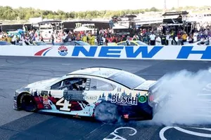 Race Winner Kevin Harvick, Stewart-Haas Racing, Ford Mustang Busch Beer / National Forest Foundation