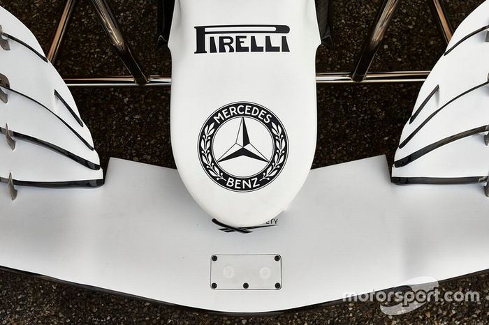 Detalle del alerón delantero del Mercedes AMG F1 W10