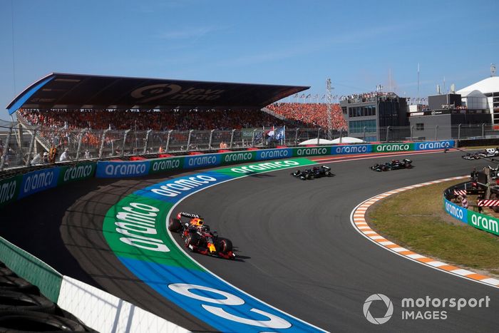 Max Verstappen, Red Bull Racing RB16B, Lewis Hamilton, Mercedes W12, Valtteri Bottas, Mercedes W12