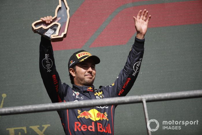Podio: segundo lugar Sergio Pérez, Red Bull Racing