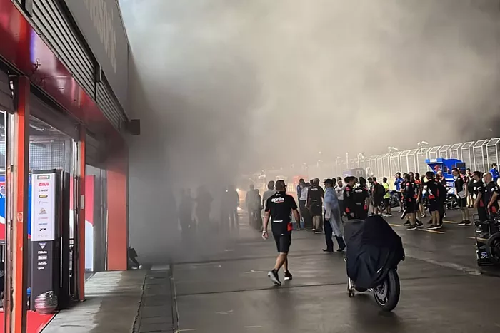 Le feu dans le stand de l'équipe Marc VDS