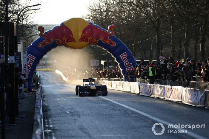 El Red Bull RB7 en acción