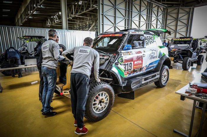 Verificaciones en Paul Ricard antes del embarque del Dakar 2020