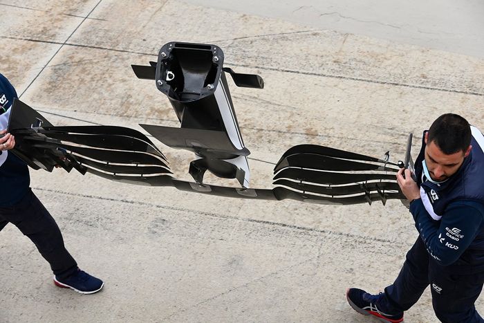 Detalle del alerón delantero del AlphaTauri AT02