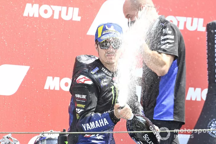 Podio: segundo lugar Maverick Viñales, Yamaha Factory Racing