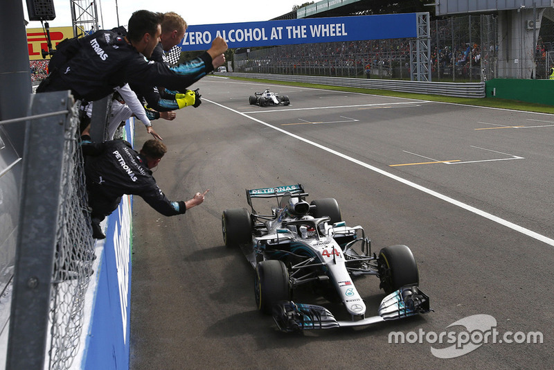 Pemenang balapan: Lewis Hamilton, Mercedes AMG F1 W09