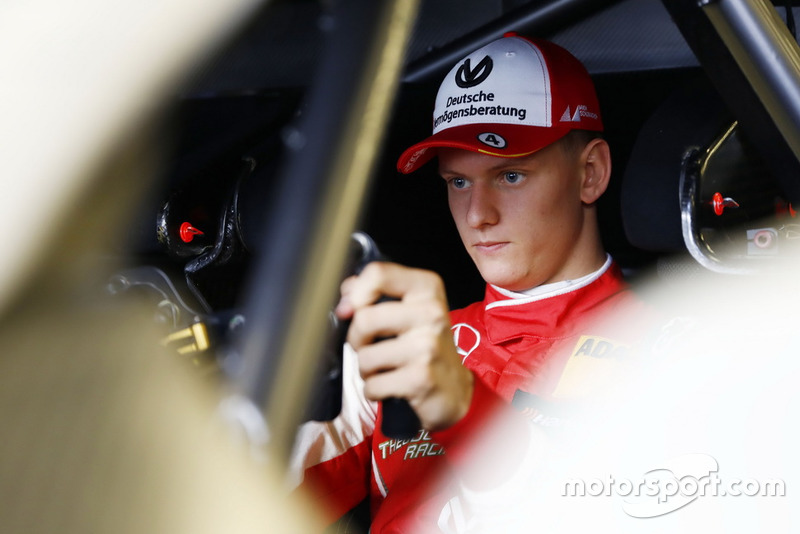 Mick Schumacher bersiap menggeber Mercedes-AMG C63 DTM