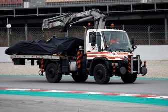 Wagen van Romain Grosjean, Haas F1 Team VF-19 wordt teruggebracht naar de pits