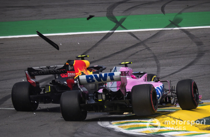 Max Verstappen, Red Bull Racing RB14 y Esteban Ocon, Force India VJM11