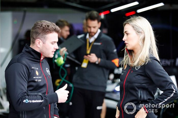 Oliver Rowland, Nissan e.Dams conversa con Carmen Jorda, Nissan e.Dams