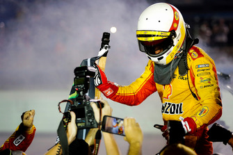 Joey Logano, Team Penske, Ford Fusion Shell Pennzoil and team celebrate