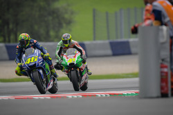 Valentino Rossi, Yamaha Factory Racing, Aleix Espargaro, Aprilia Racing Team Gresini
