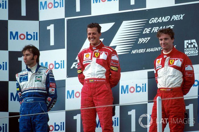 Podio: Ganador de la carrera Michael Schumacher, Ferrari, segundo lugar Heinz-Harald Frentzen, Williams, tercer lugar Eddie Irvine, Ferrari