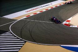 Carlos Sainz Jr., Scuderia Toro Rosso STR12, Sergio Perez, Force India VJM10