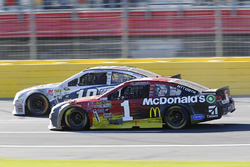 Jamie McMurray, Chip Ganassi Racing, Chevrolet; Danica Patrick, Stewart-Haas Racing, Chevrolet