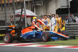Pascal Wehrlein, Manor Racing MRT05 crash