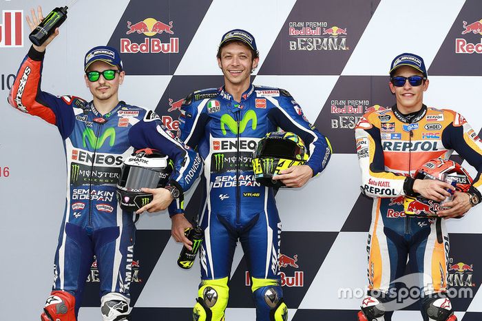 Ganador de la pole Valentino Rossi, Yamaha Factory Racing, segundo lugar Jorge Lorenzo, Yamaha Factory Racing, tercer lugar Marc Márquez, Repsol Honda Team