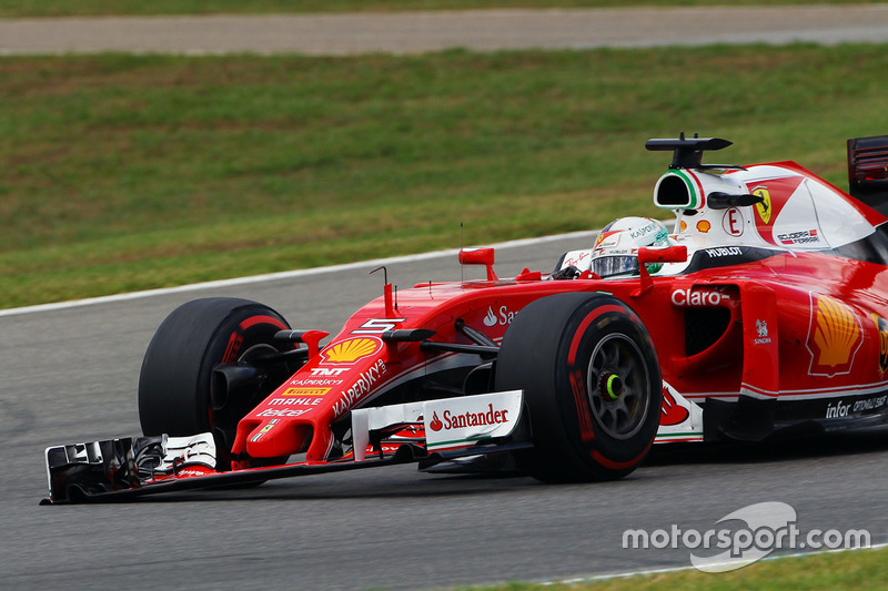 Sebastian Vettel, Ferrari SF16-H con un ala delantera rota