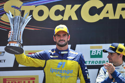 Thiago Camilo levanta troféu de vice-campeão