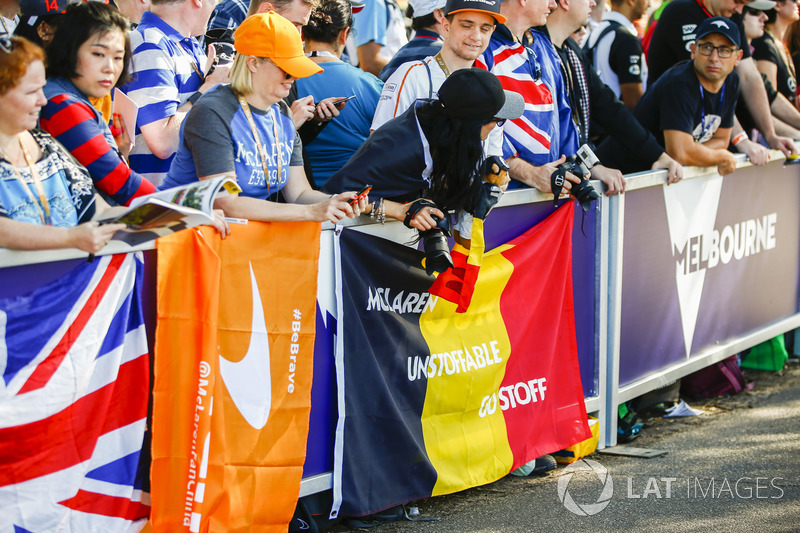 Support pendukung kepada Stoffel Vandoorne, McLaren