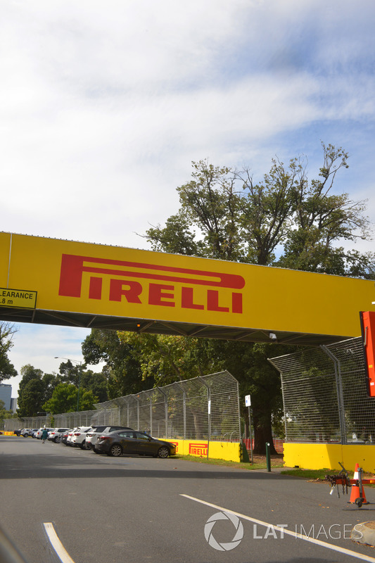 Insegna Pirelli