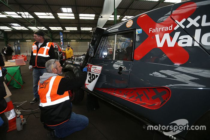 Los equipos se preparan en Le Havre para el largo viaje a Lima, Perú