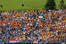 Tifosi olandesi a supporto di Max Verstappen, Red Bull Racing