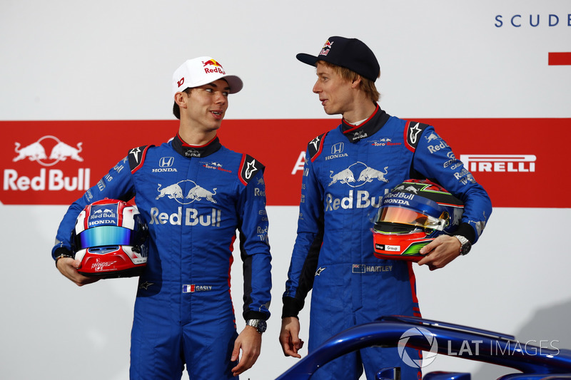 Гонщики Scuderia Toro Rosso Пьер Гасли и Брендон Хартли