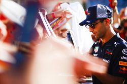 Daniel Ricciardo, Red Bull Racing, firma autografi ai tifosi