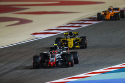 Kevin Magnussen, Haas F1 Team VF-18 Ferrari, Nico Hulkenberg, Renault Sport F1 Team R.S. 18, et Fernando Alonso, McLaren MCL33 Renault