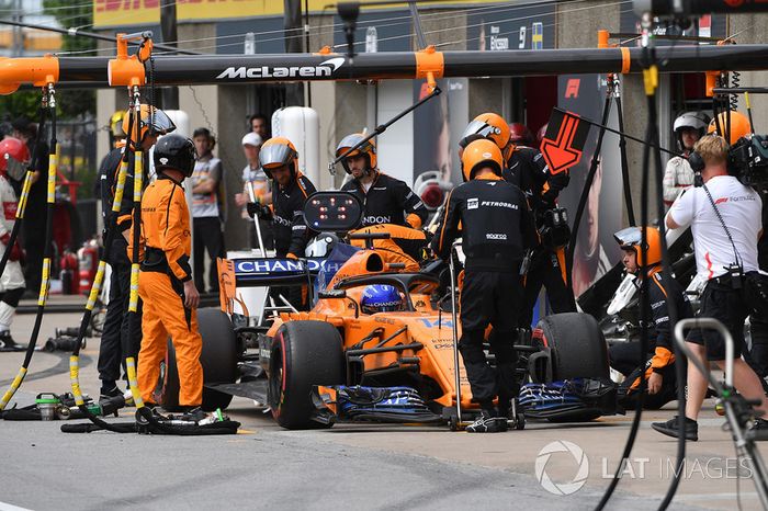 Fernando Alonso, McLaren MCL33, abandona el GP de Canadá