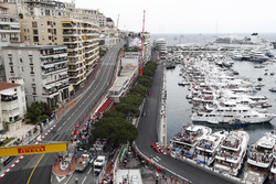Sebastian Vettel, Ferrari SF71H, devant Lewis Hamilton, Mercedes AMG F1 W09, Kimi Raikkonen, Ferrari SF71H. Valtteri Bottas, Mercedes AMG F1 W09, Esteban Ocon, Force India VJM11 et Fernando Alonso, McLaren MCL33
