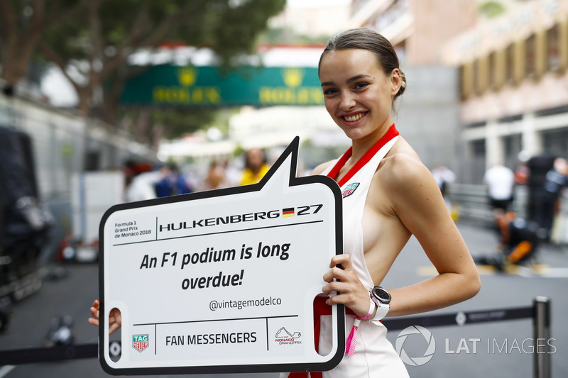 Models display messages from fans on the grid